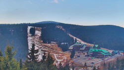 Panorama Jižní svahy, Hotel, Nástup 