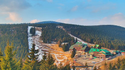 Panorama Jižní svahy, Hotel, Nástup 