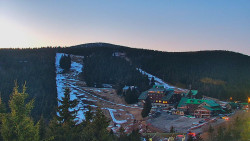 Panorama Jižní svahy, Hotel, Nástup 
