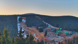 Panorama Jižní svahy, Hotel, Nástup 