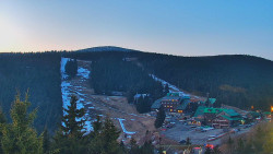 Panorama Jižní svahy, Hotel, Nástup 