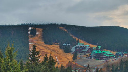 Panorama Jižní svahy, Hotel, Nástup 