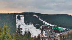 Panorama Jižní svahy, Hotel, Nástup 