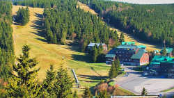 Panorama Jižní svahy, Hotel, Nástup 