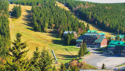 Panorama Jižní svahy, Hotel, Nástup 