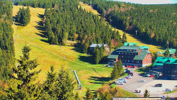 Panorama Jižní svahy, Hotel, Nástup 