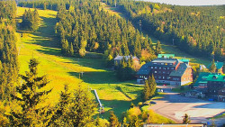 Panorama Jižní svahy, Hotel, Nástup