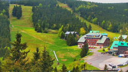 Panorama Jižní svahy, Hotel, Nástup 