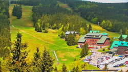 Panorama Jižní svahy, Hotel, Nástup