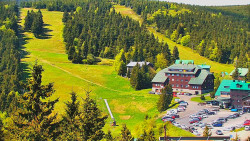 Panorama Jižní svahy, Hotel, Nástup 