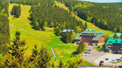 Panorama Jižní svahy, Hotel, Nástup