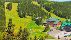 Panorama Jižní svahy, Hotel, Nástup