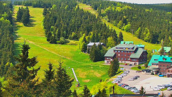 Panorama Jižní svahy, Hotel, Nástup