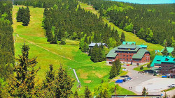 Panorama Jižní svahy, Hotel, Nástup