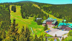 Panorama Jižní svahy, Hotel, Nástup