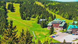Panorama Jižní svahy, Hotel, Nástup