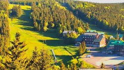 Panorama Jižní svahy, Hotel, Nástup