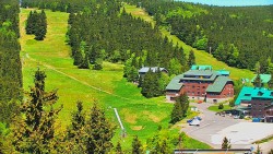 Panorama Jižní svahy, Hotel, Nástup 
