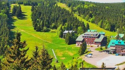 Panorama Jižní svahy, Hotel, Nástup 