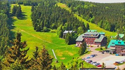 Panorama Jižní svahy, Hotel, Nástup 