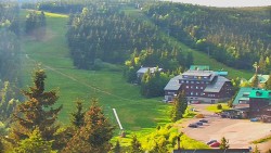 Panorama Jižní svahy, Hotel, Nástup 