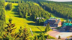 Panorama Jižní svahy, Hotel, Nástup "Žlutá"