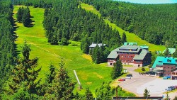Panorama Jižní svahy, Hotel, Nástup "Žlutá"