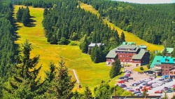 Panorama Jižní svahy, Hotel, Nástup "Žlutá"