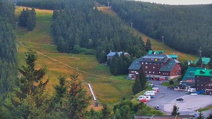 Przełęcz Czerwonohorska - Panorama południowych stoków, hotel, wejście „Żółty” - 9.8.2026 v 05:30 Przełęcz Czerwonohorska - Panorama południowych stoków, hotel, wejście „Żółty” - 9.8.2026 v 05:30