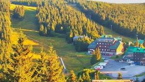 Przełęcz Czerwonohorska - Panorama południowych stoków, hotel, wejście „Żółty” - 9.8.2026 v 06:30 Przełęcz Czerwonohorska - Panorama południowych stoków, hotel, wejście „Żółty” - 9.8.2026 v 06:30