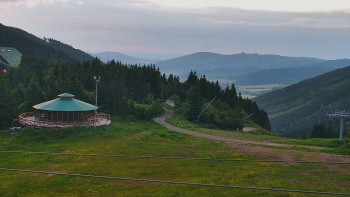 Restaurant „Deštník“ – Zugang über die gelbe Skipiste