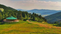 Restaurace "deštník" - dojezd žlutá sjezdovka