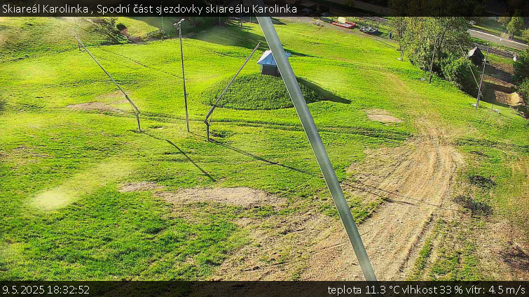 Skiareál Karolinka - Spodní část sjezdovky skiareálu Karolinka - 9.5.2025 v 18:32 Skiareál Karolinka - Spodní část sjezdovky skiareálu Karolinka - 9.5.2025 v 18:32