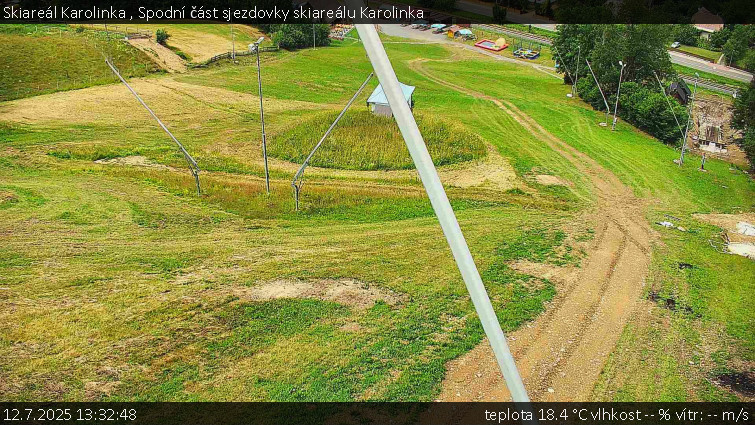 Skiareál Karolinka  - Spodní část sjezdovky skiareálu Karolinka - 12.7.2025 v 13:32