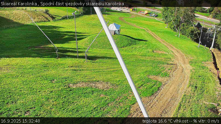 Skiareál Karolinka  - Spodní část sjezdovky skiareálu Karolinka - 16.9.2025 v 15:32
