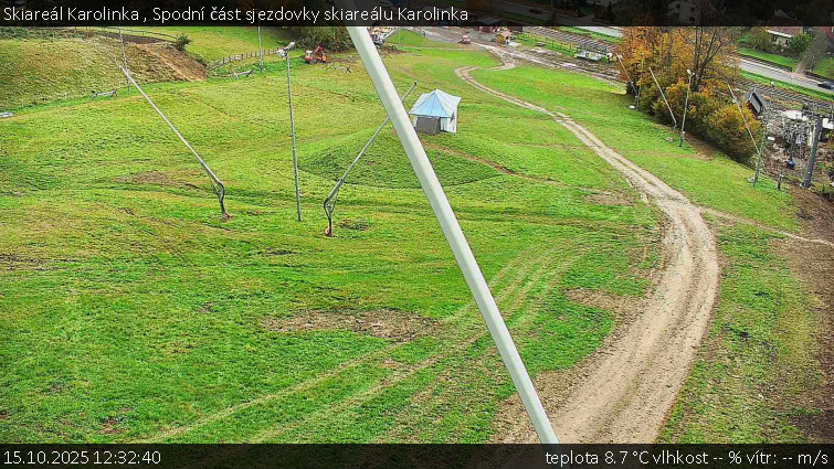 Skiareál Karolinka  - Spodní část sjezdovky skiareálu Karolinka - 15.10.2025 v 12:32