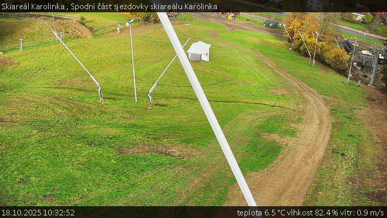 Skiareál Karolinka - Spodní část sjezdovky skiareálu Karolinka - 18.10.2025 v 10:32 Skiareál Karolinka - Spodní část sjezdovky skiareálu Karolinka - 18.10.2025 v 10:32