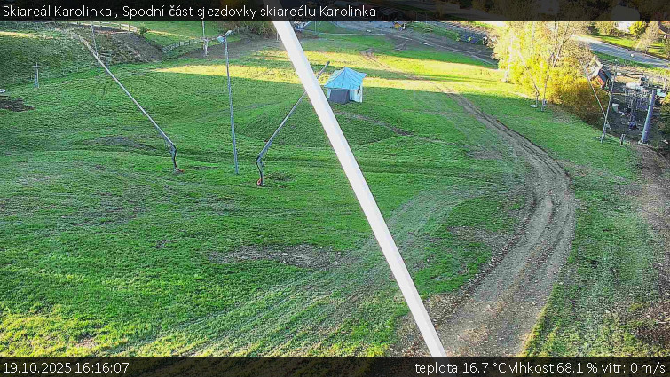 Skiareál Karolinka - Spodní část sjezdovky skiareálu Karolinka - 19.10.2025 v 16:16 Skiareál Karolinka - Spodní část sjezdovky skiareálu Karolinka - 19.10.2025 v 16:16
