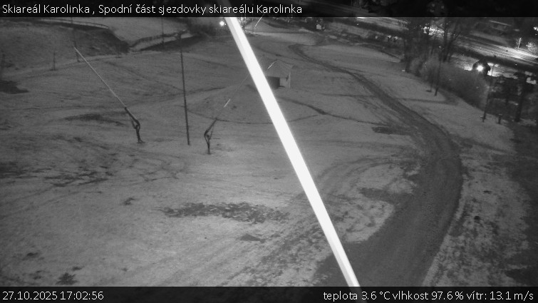 Skiareál Karolinka  - Spodní část sjezdovky skiareálu Karolinka - 27.10.2025 v 17:02