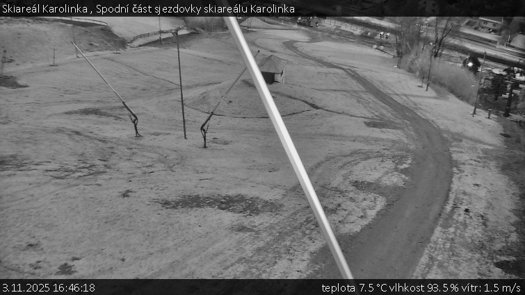 Skiareál Karolinka  - Spodní část sjezdovky skiareálu Karolinka - 3.11.2025 v 16:46