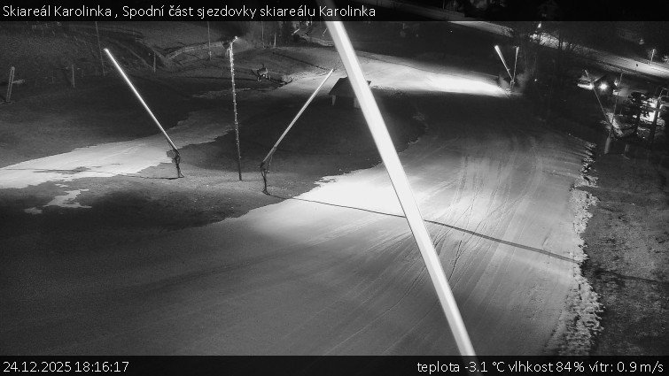 Skiareál Karolinka  - Spodní část sjezdovky skiareálu Karolinka - 24.12.2025 v 18:16
