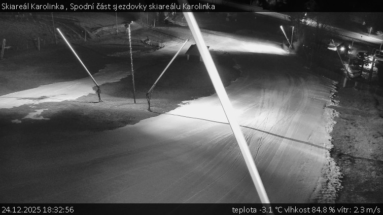 Skiareál Karolinka  - Spodní část sjezdovky skiareálu Karolinka - 24.12.2025 v 18:32