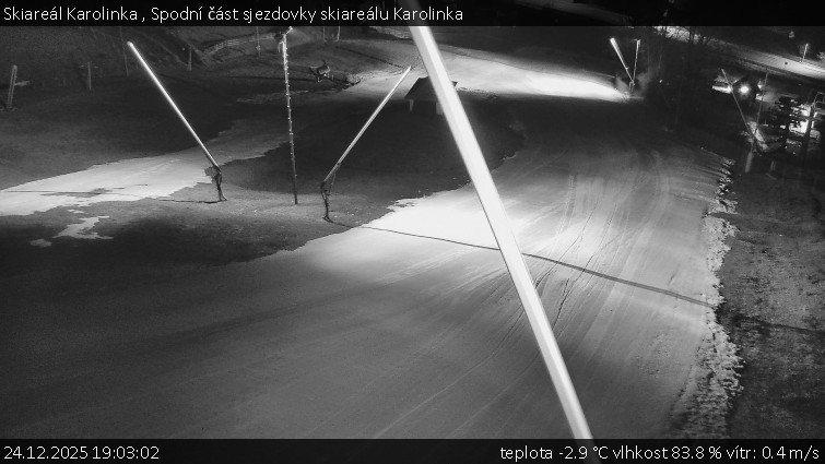 Skiareál Karolinka  - Spodní část sjezdovky skiareálu Karolinka - 24.12.2025 v 19:03