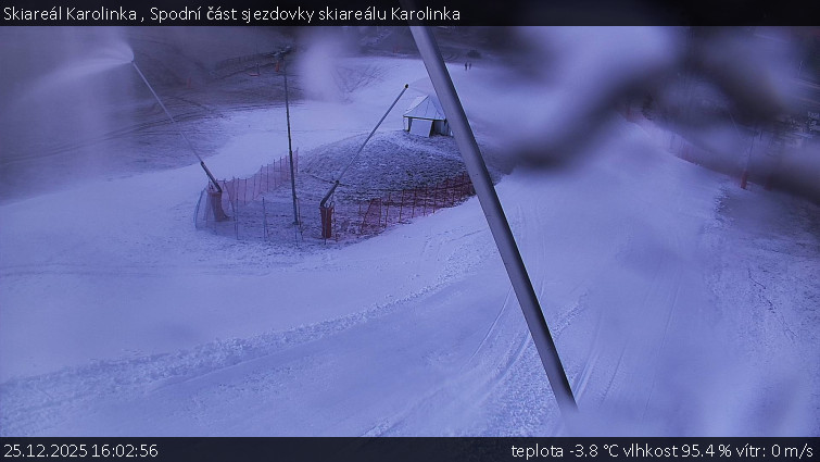 Skiareál Karolinka  - Spodní část sjezdovky skiareálu Karolinka - 25.12.2025 v 16:02