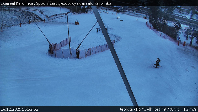 Skiareál Karolinka  - Spodní část sjezdovky skiareálu Karolinka - 28.12.2025 v 15:32