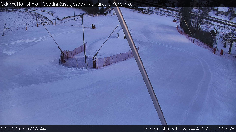 Skiareál Karolinka  - Spodní část sjezdovky skiareálu Karolinka - 30.12.2025 v 07:32