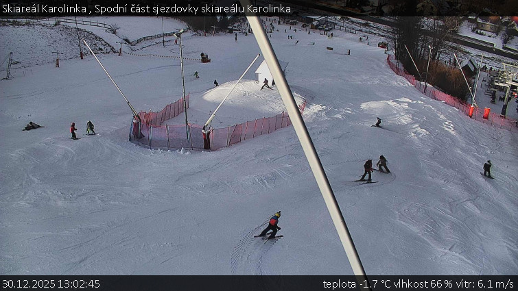 Skiareál Karolinka  - Spodní část sjezdovky skiareálu Karolinka - 30.12.2025 v 13:02
