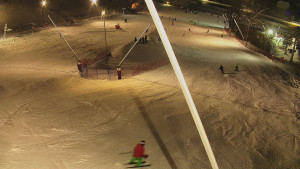 Skiareál Karolinka  - Spodní část sjezdovky skiareálu Karolinka - 2.1.2026 v 19:02