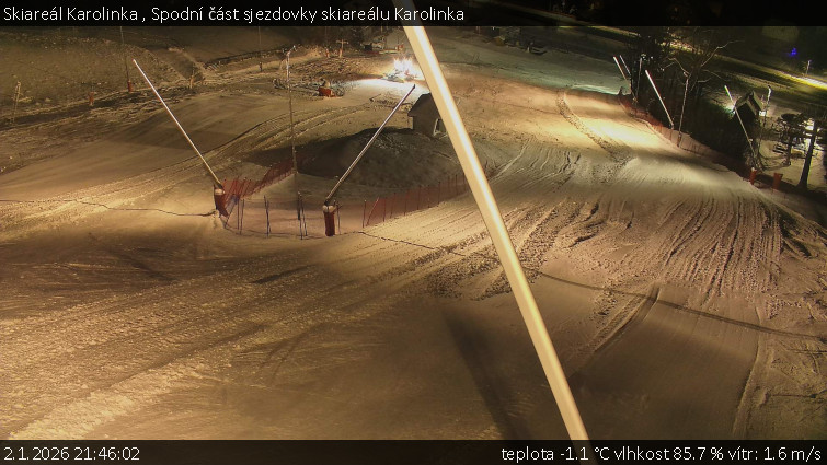 Skiareál Karolinka  - Spodní část sjezdovky skiareálu Karolinka - 2.1.2026 v 21:46