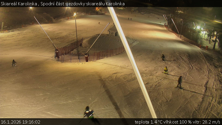 Skiareál Karolinka  - Spodní část sjezdovky skiareálu Karolinka - 16.1.2026 v 19:16